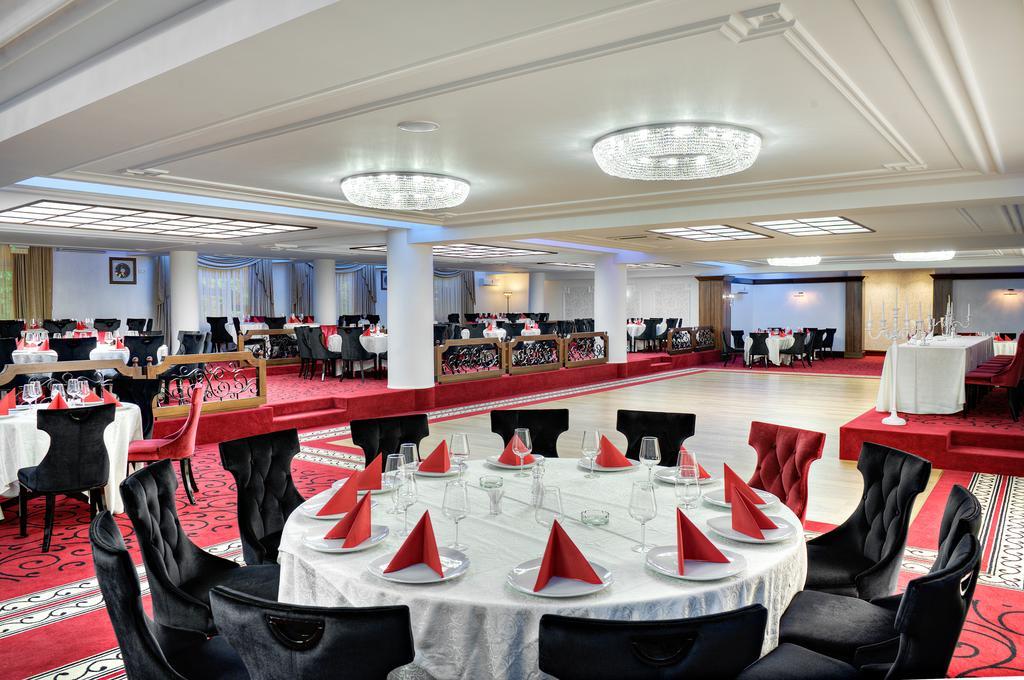Hotel Cornul Vanatorului Piteşti Buitenkant foto