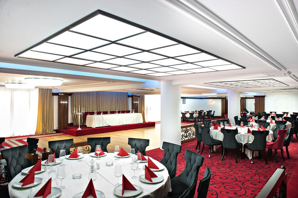 Hotel Cornul Vanatorului Piteşti Buitenkant foto