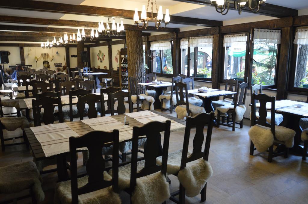 Hotel Cornul Vanatorului Piteşti Buitenkant foto