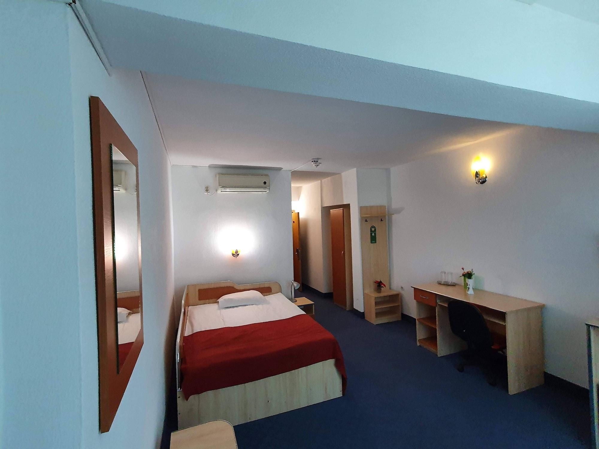 Hotel Cornul Vanatorului Piteşti Buitenkant foto
