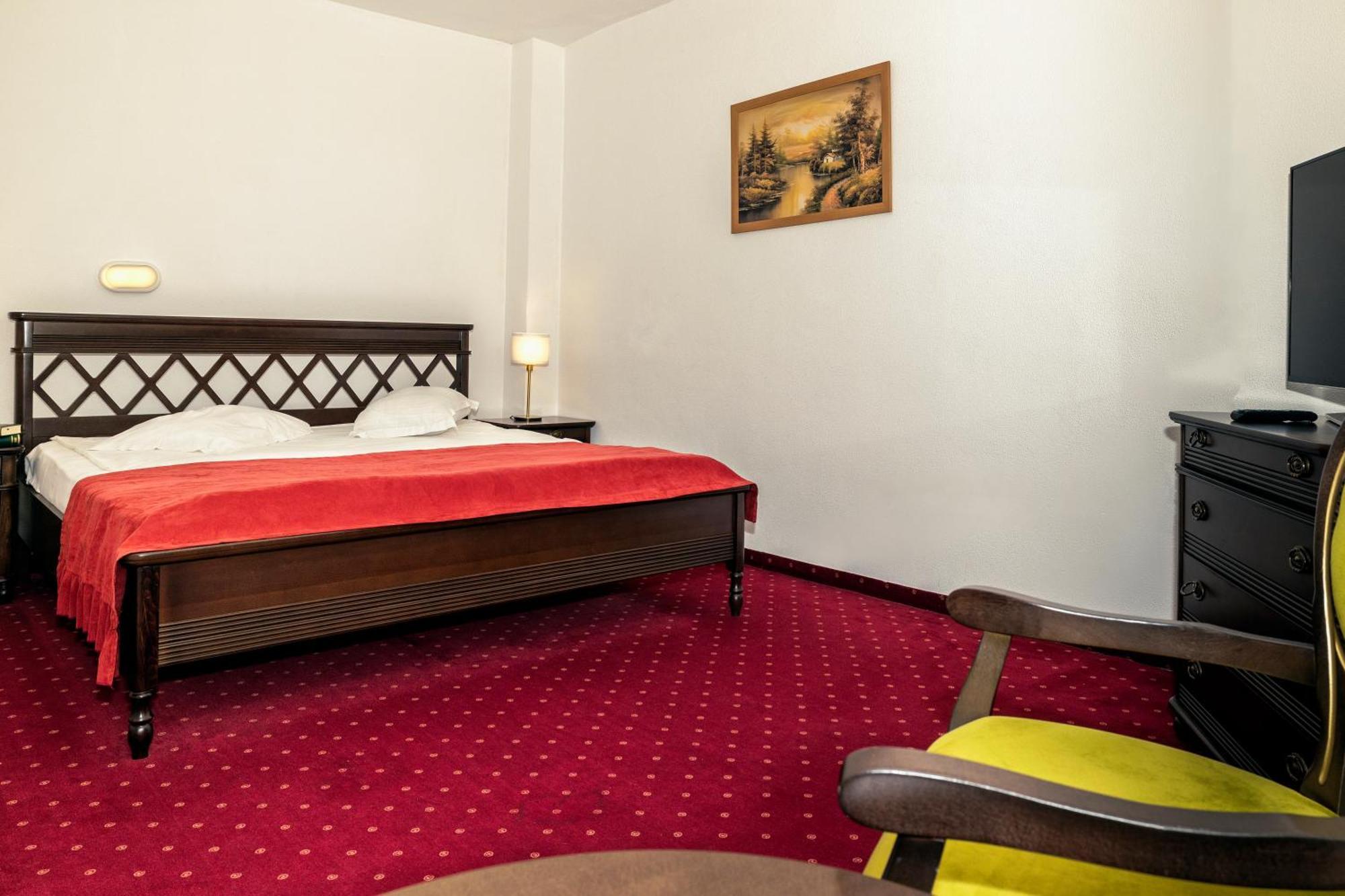 Hotel Cornul Vanatorului Piteşti Buitenkant foto