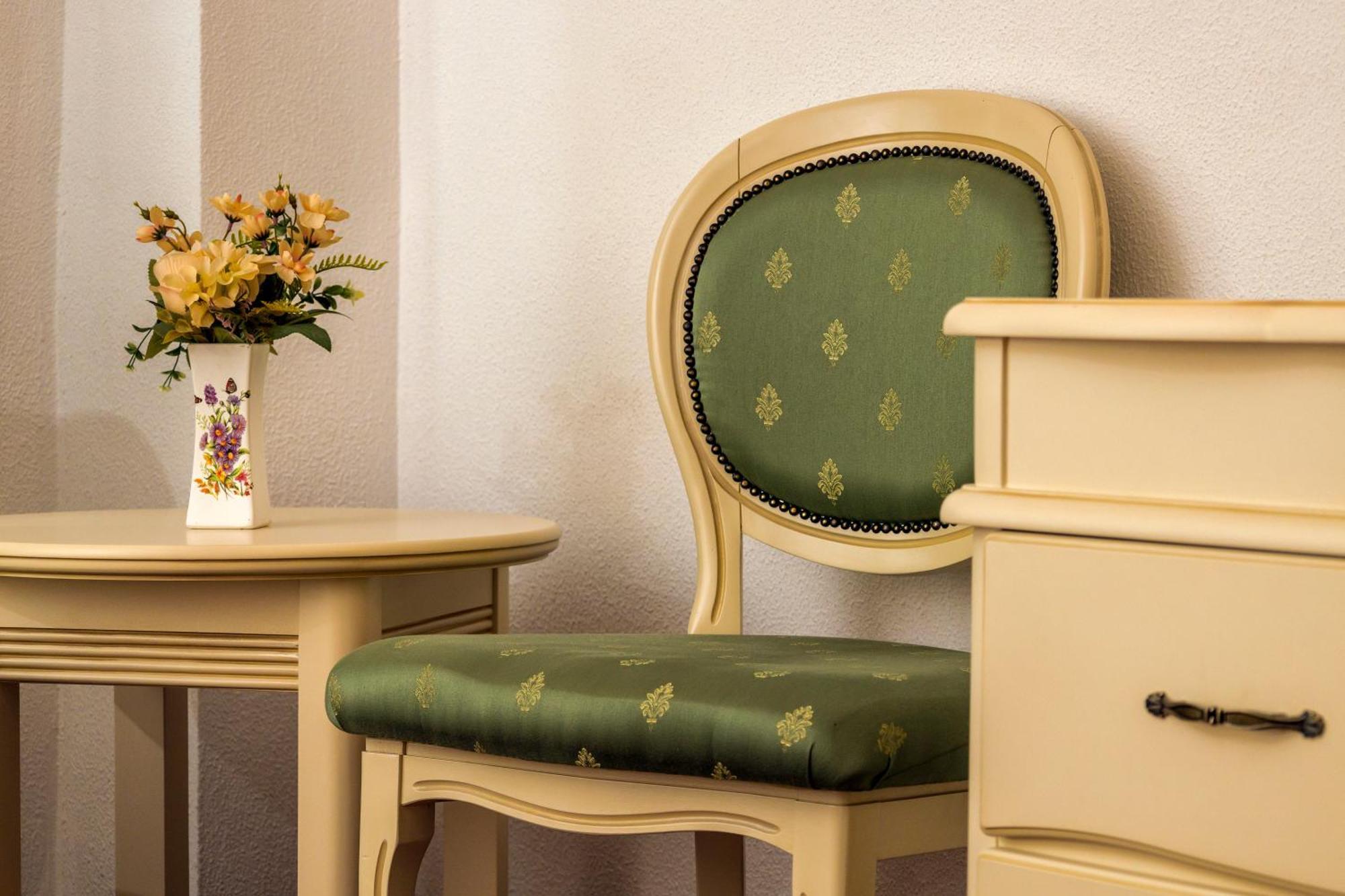 Hotel Cornul Vanatorului Piteşti Buitenkant foto