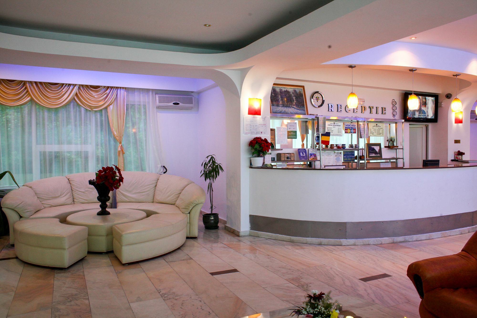 Hotel Cornul Vanatorului Piteşti Buitenkant foto