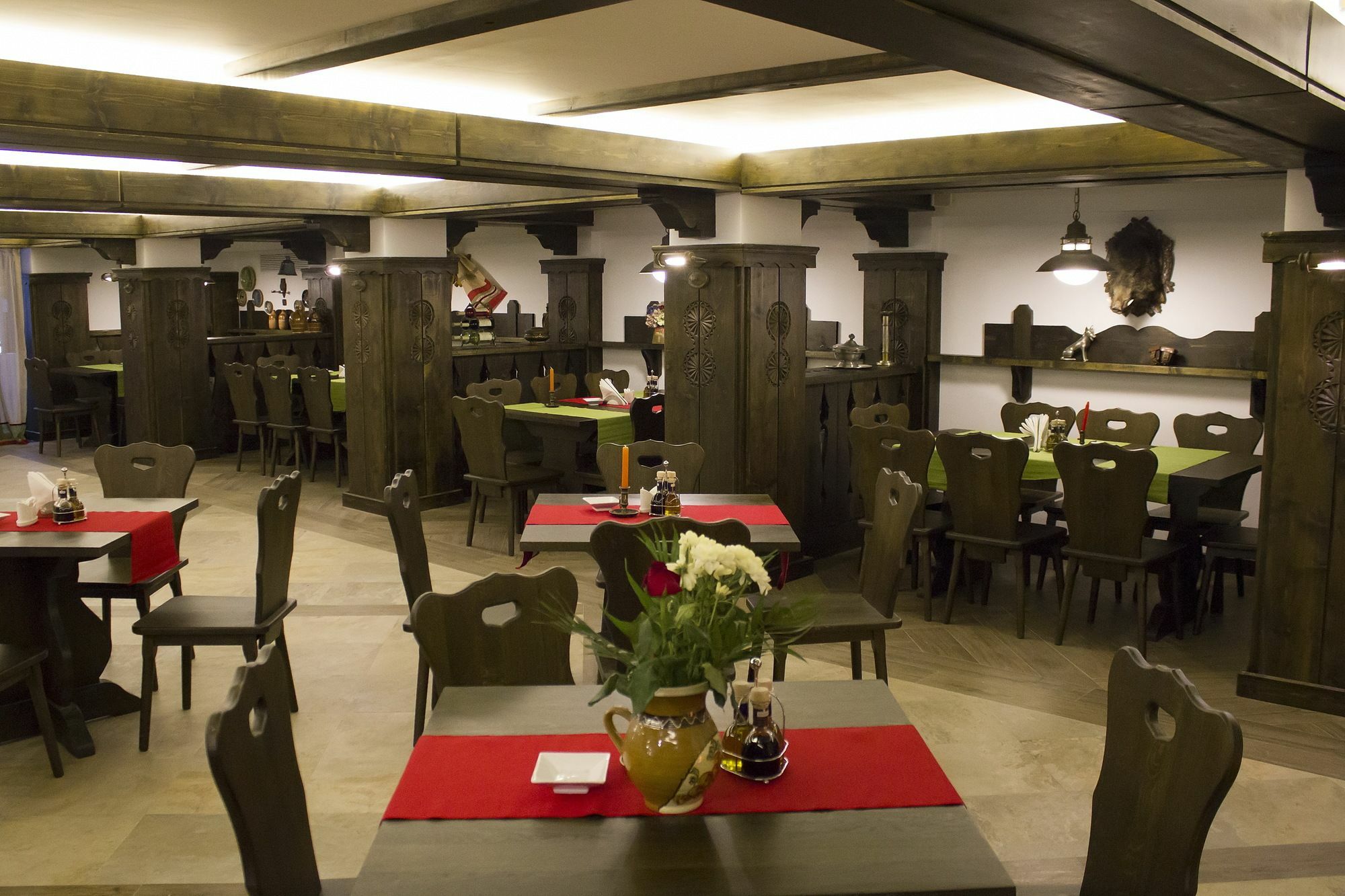 Hotel Cornul Vanatorului Piteşti Buitenkant foto