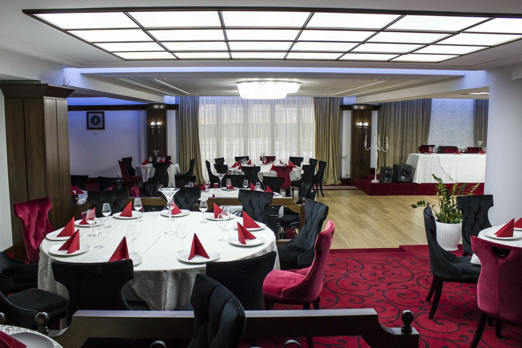 Hotel Cornul Vanatorului Piteşti Buitenkant foto