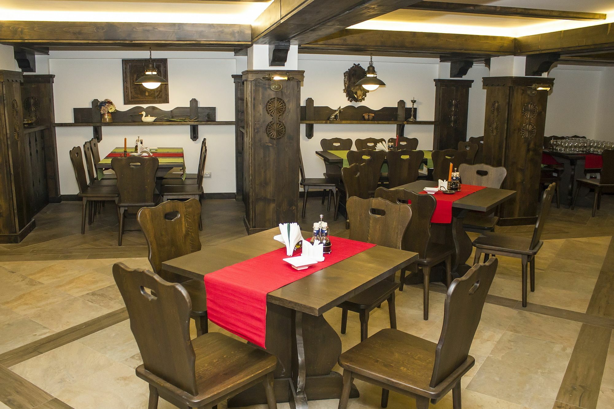 Hotel Cornul Vanatorului Piteşti Buitenkant foto